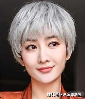 奶奶灰 明星,明星演绎时尚新风尚